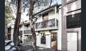 Central Station private quiet Townhouse